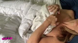 Hot Amateur MILF TeraVee Has a Morning Fuck with Her Favorite Dildo - porn video