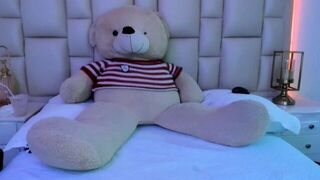 Redhead with a cute face cums creamily while masturbating with a dildo - porn video